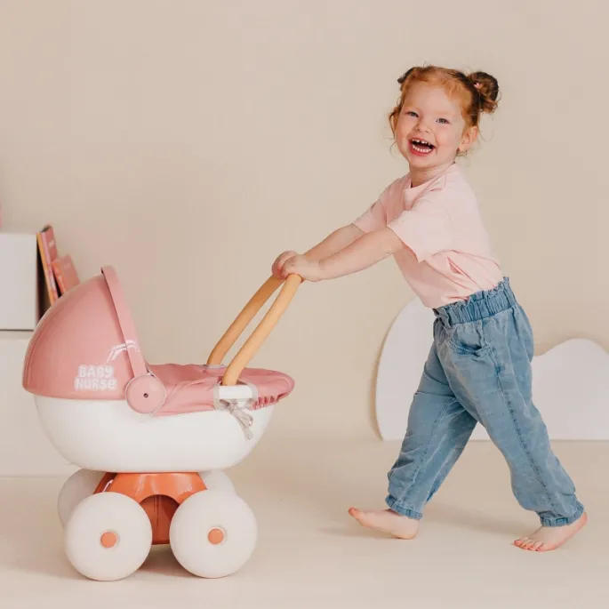 Cichy wózek dla lalek z ergonomicznym uchwytem