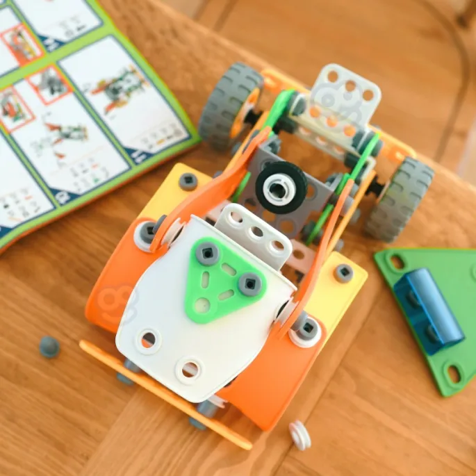 Bezpieczne klocki WOOPIE rozwijające zdolności manualne