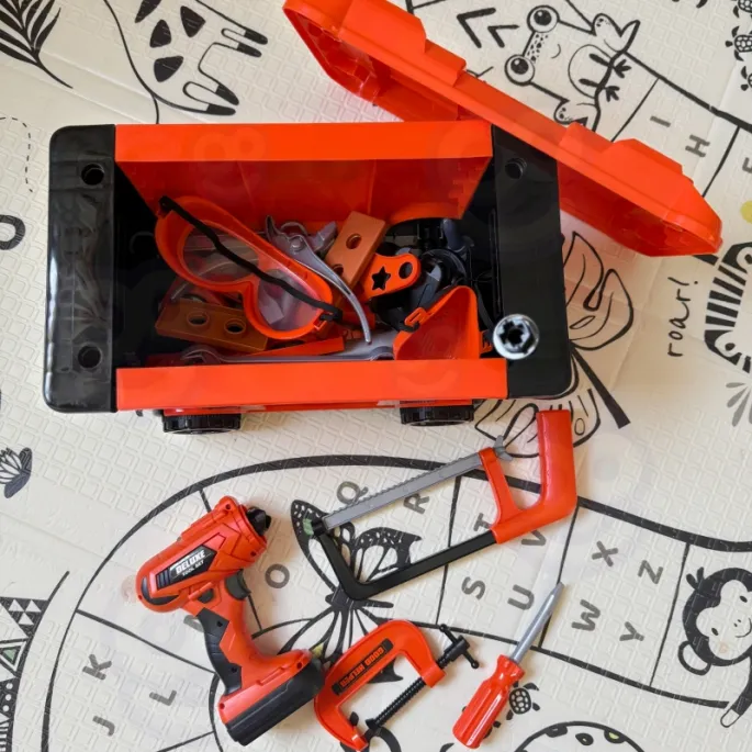 Zestaw narzędzi do zabawy dla małych majsterkowiczów