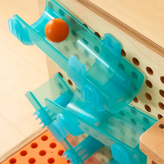 Zestaw narzędzi dla małych majsterkowiczów w warsztacie