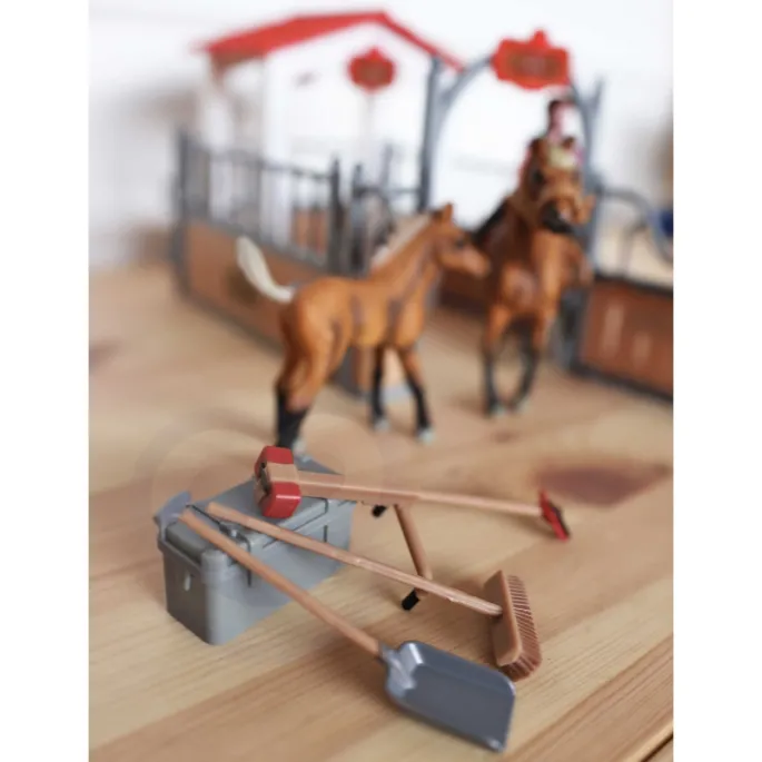Figurki koni i dżokejka w stajni WOOPIE