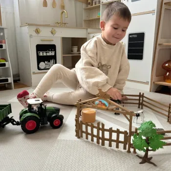 WOOPIE Zestaw Mini Farma Traktor Zwierzęta Osada Farma Rolnik 1:24