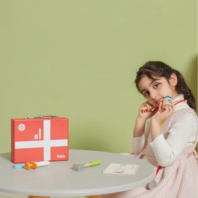 Zestaw małego lekarza z naturalnego drewna