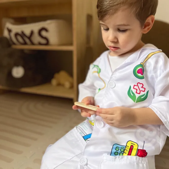 Modny strój dla małych miłośników medycyny