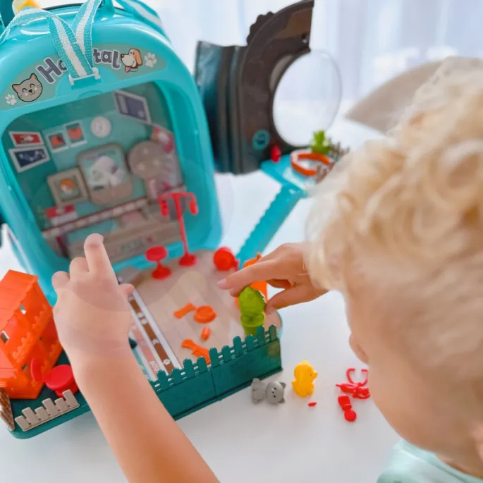 Plecak przekształcający się w szpital dla zwierząt