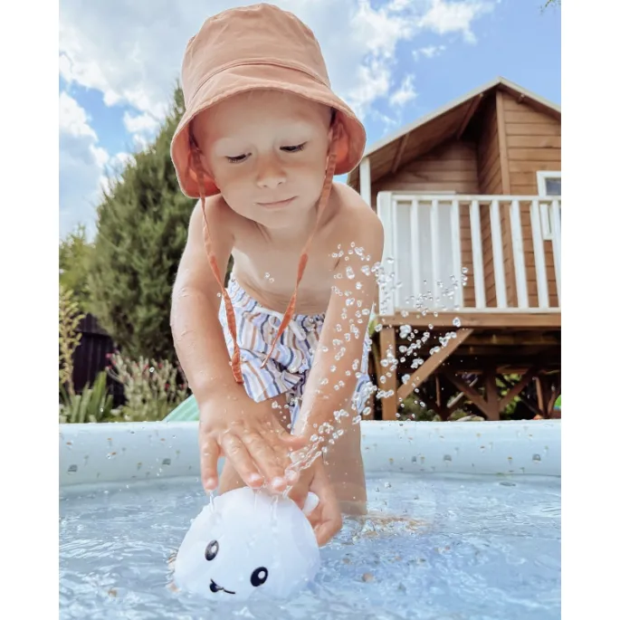 Efektowna fontanna LED w formie wieloryba