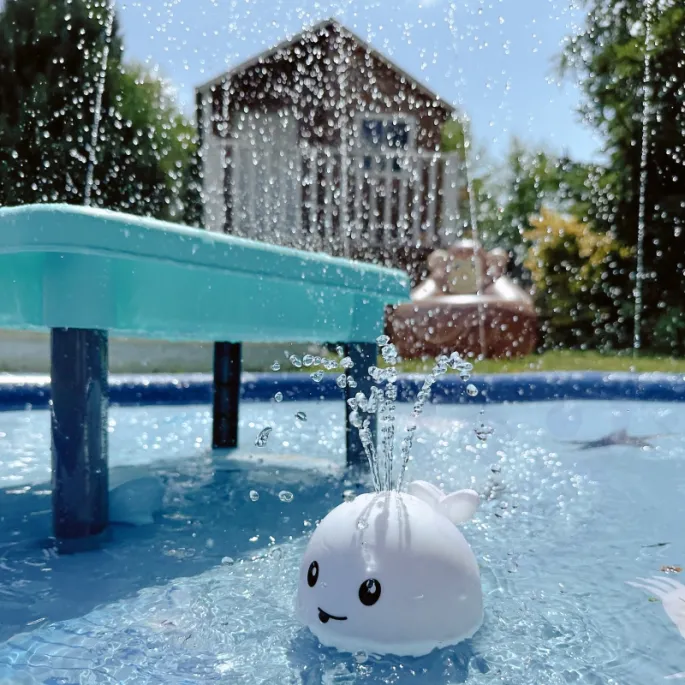 Przyjazny dla dzieci wieloryb do wodnych zabaw