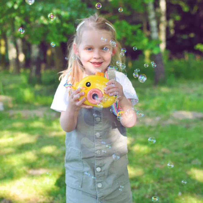 Świecący kurczaczek do zabawy na świeżym powietrzu