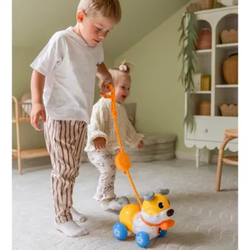 Piesek z efektami dźwiękowymi wspierający rozwój malucha.