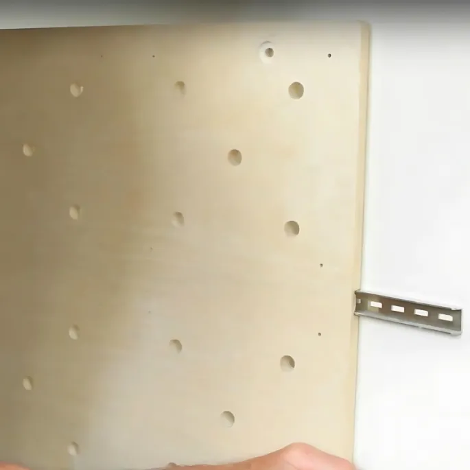 Edukacyjna tablica do eksperymentów z mechaniką