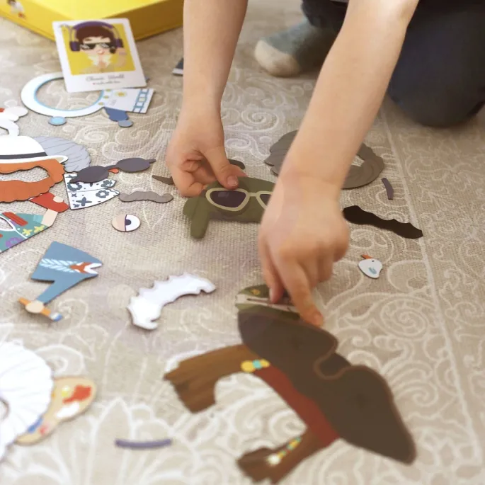 Karty ze wzorami do kreatywnego układania fryzur i strojów.