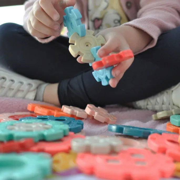 Dziecięce klocki konstrukcyjne do kreatywnej zabawy.