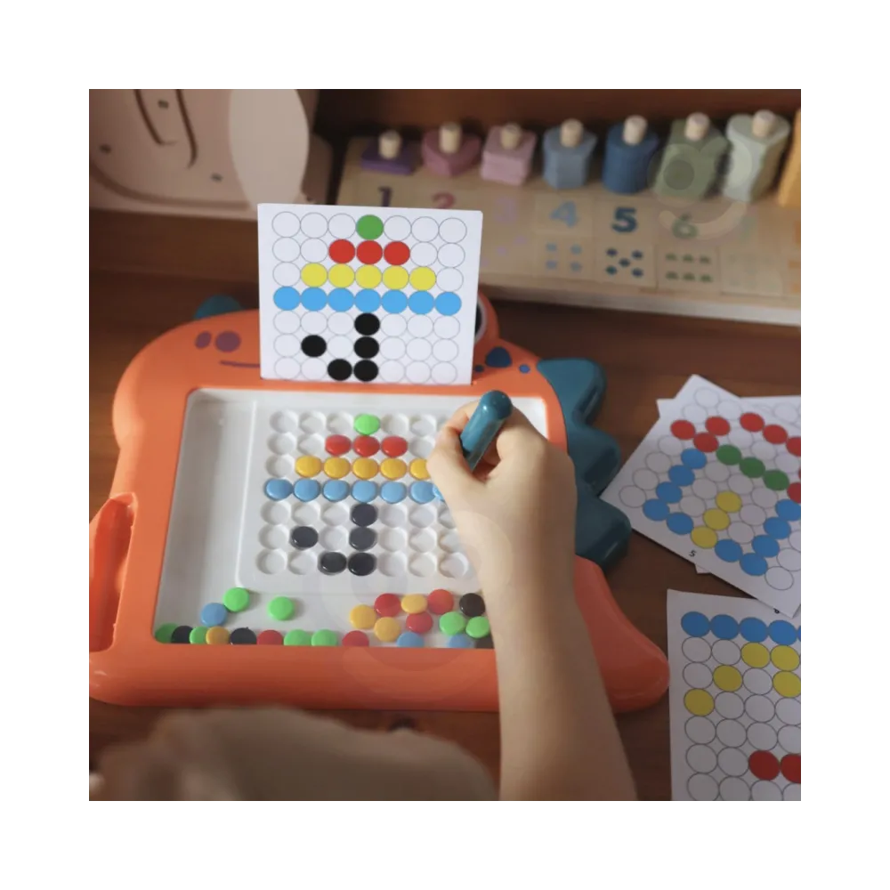 kolorowa zabawka rozwijająca zdolności manualne u najmłodszych