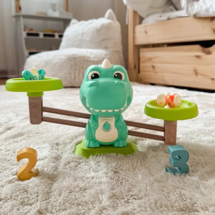 Kolorowy dinozaur z wagą do nauki liczenia