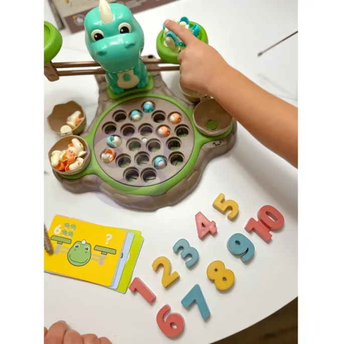 Edukacyjna gra matematyczna dla dzieci z prehistorycznymi dinozaurami.