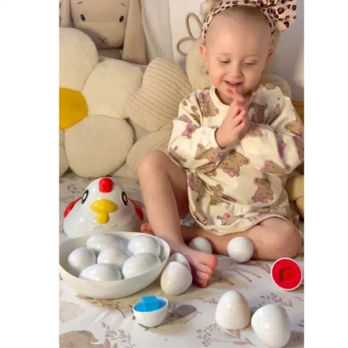 Zabawka wspierająca rozwój poznawczy i motorykę u dzieci.