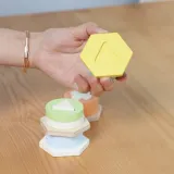 Kolorowa wieża edukacyjna