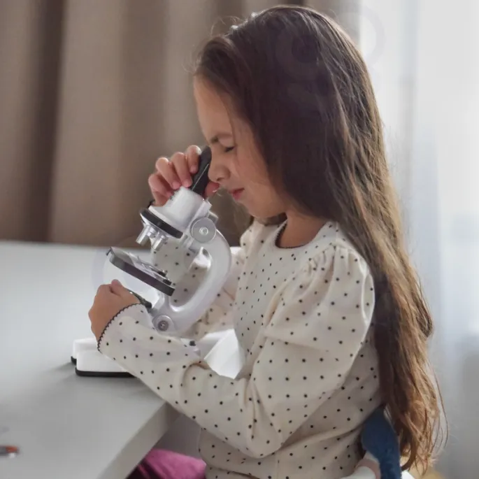 Mikroskop cyfrowy z zestawem do preparacji próbek