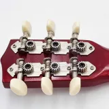 Elegancka gitara dla młodego muzyka