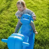 Trwała huśtawka z uchwytami do stabilnego bujania