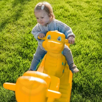 Bezpieczne uchwyty w bujaku dino