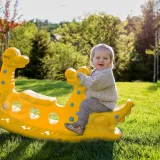 Huśtawka dinozaur wspierająca rozwój dzieci