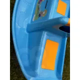 Bujak z antypopoślizgowymi siedziskami i uchwytami.