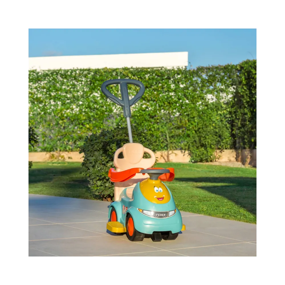 Wielofunkcyjny pchacz z obrotowymi kółkami