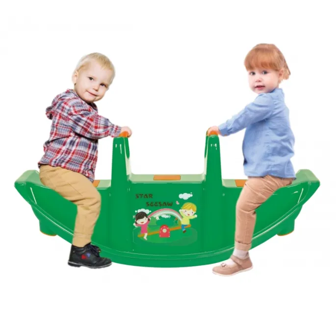 Dwumiejscowa huśtawka WOOPIE w ogrodzie