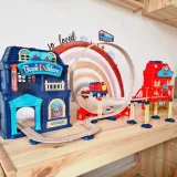 Walizka jako element torowiska kolejki elektrycznej