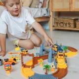 Elementy toru kolejki elektrycznej Woopie 174 el. w kolorowej aranżacji