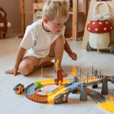 Pojazdy budowlane z zestawu Woopie na elastycznym torze