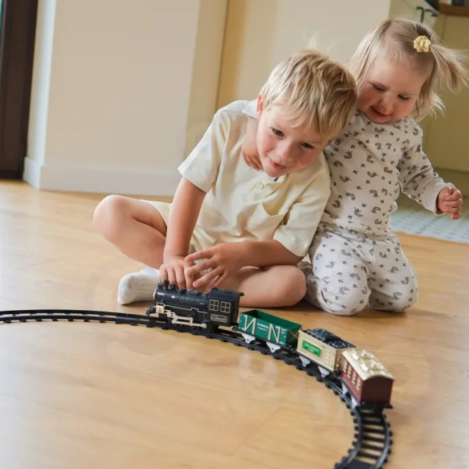 Realistyczna lokomotywa parowa z wagonami