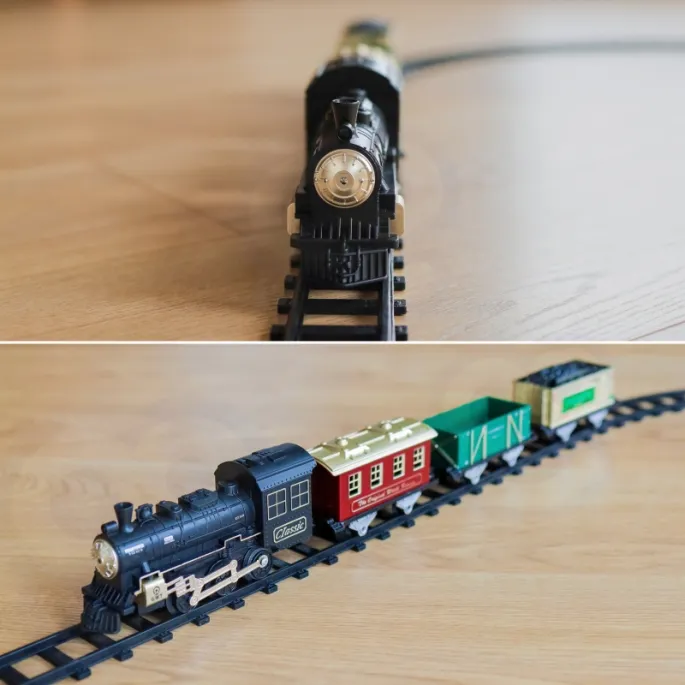 Dziecko bawi się lokomotywą parową z dźwiękami