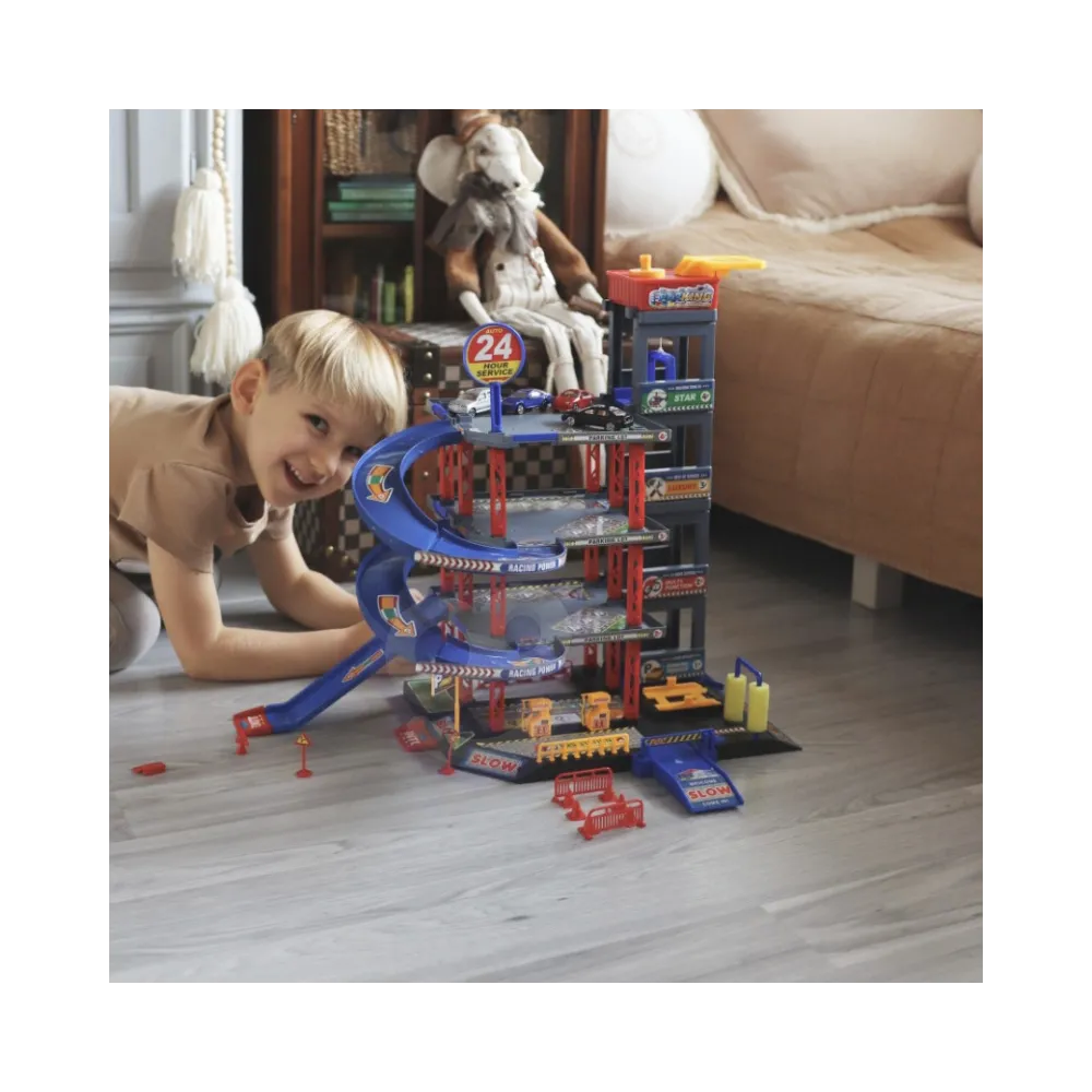 Kręta zjeżdżalnia w wielopoziomowym parkingu dla dzieci