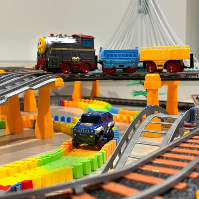 Zabawkowy tor wyścigowy dla maluchów
