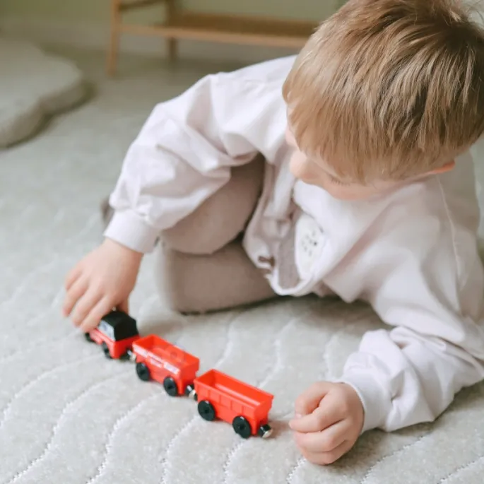 Zestaw pociągu z intuitwynnym połączeniem wagonów;