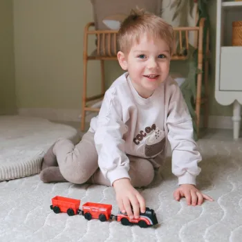 Kolorowy pociąg elektryczny dla dzieci od 3 lat;