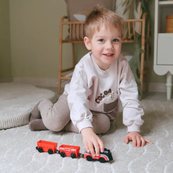 Kolorowy pociąg elektryczny dla dzieci od 3 lat;