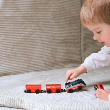 Wagony na magnes do lokomotywy dla najmłodszych;