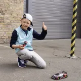 Zbliżenie na pilot zdalnego sterowania samochodu Light Razor