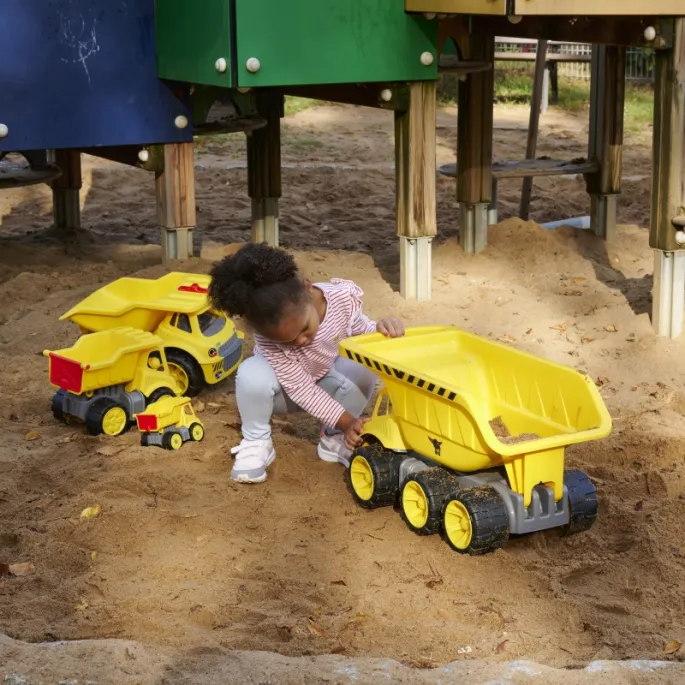 Stabilna konstrukcja 6-kołowa idealna do zabawy