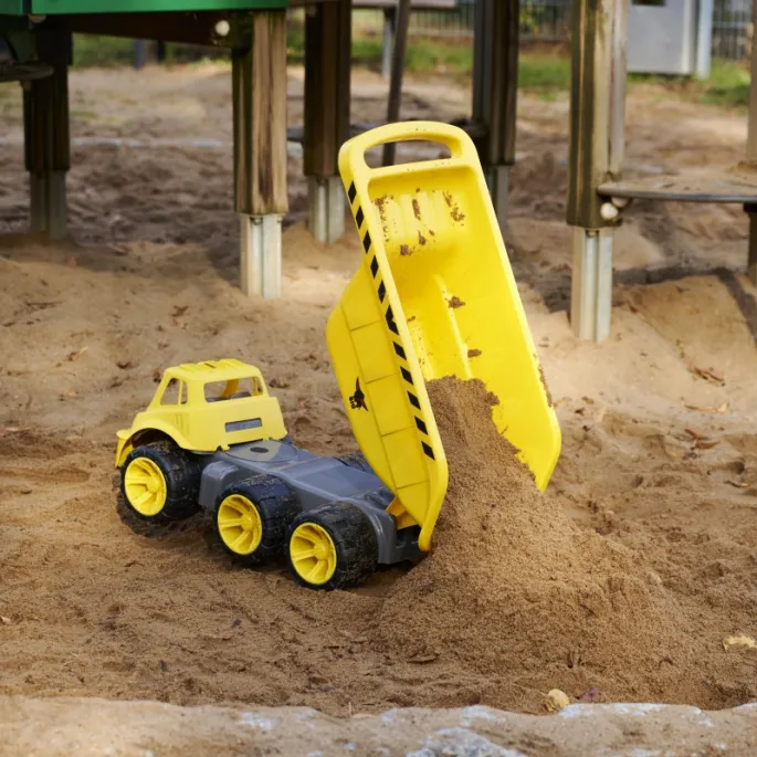 Wywrotka doskonała do przewożenia piasku i zabawek