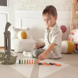 Atrakcja edukacyjna – pomarańczowa lokomotywa domino dla dzieci