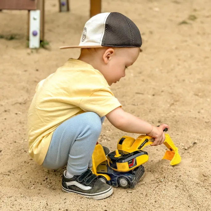 Dziecięca koparka do kreatywnej zabawy na świeżym powietrzu