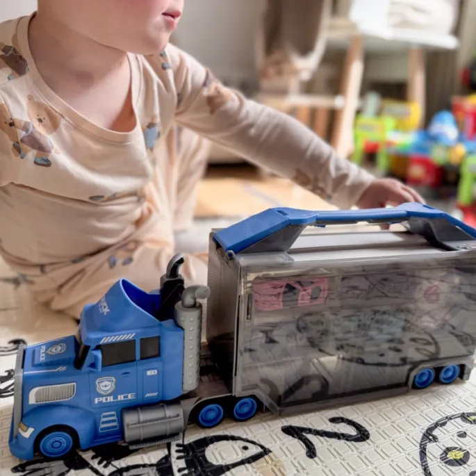 Zestaw 2w1: ciężarówka i tor do zabawy