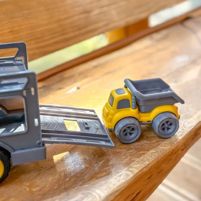 Laweta z wywrotką, betoniarką i śmieciarką