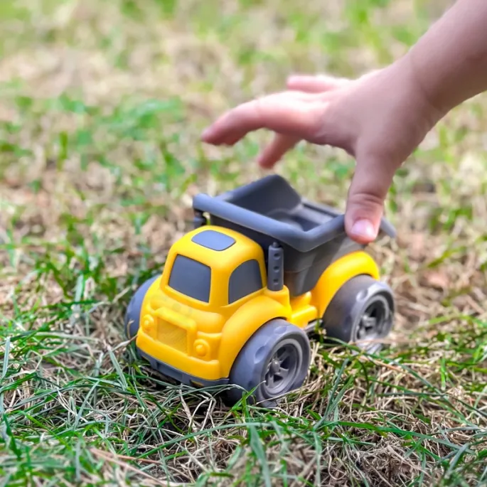 Solidne zabawki budowlane dla małych inżynierów