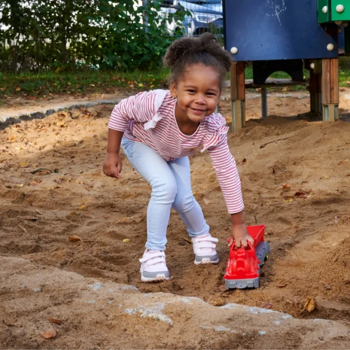 Ergonomiczny pociąg dla małych budowniczych