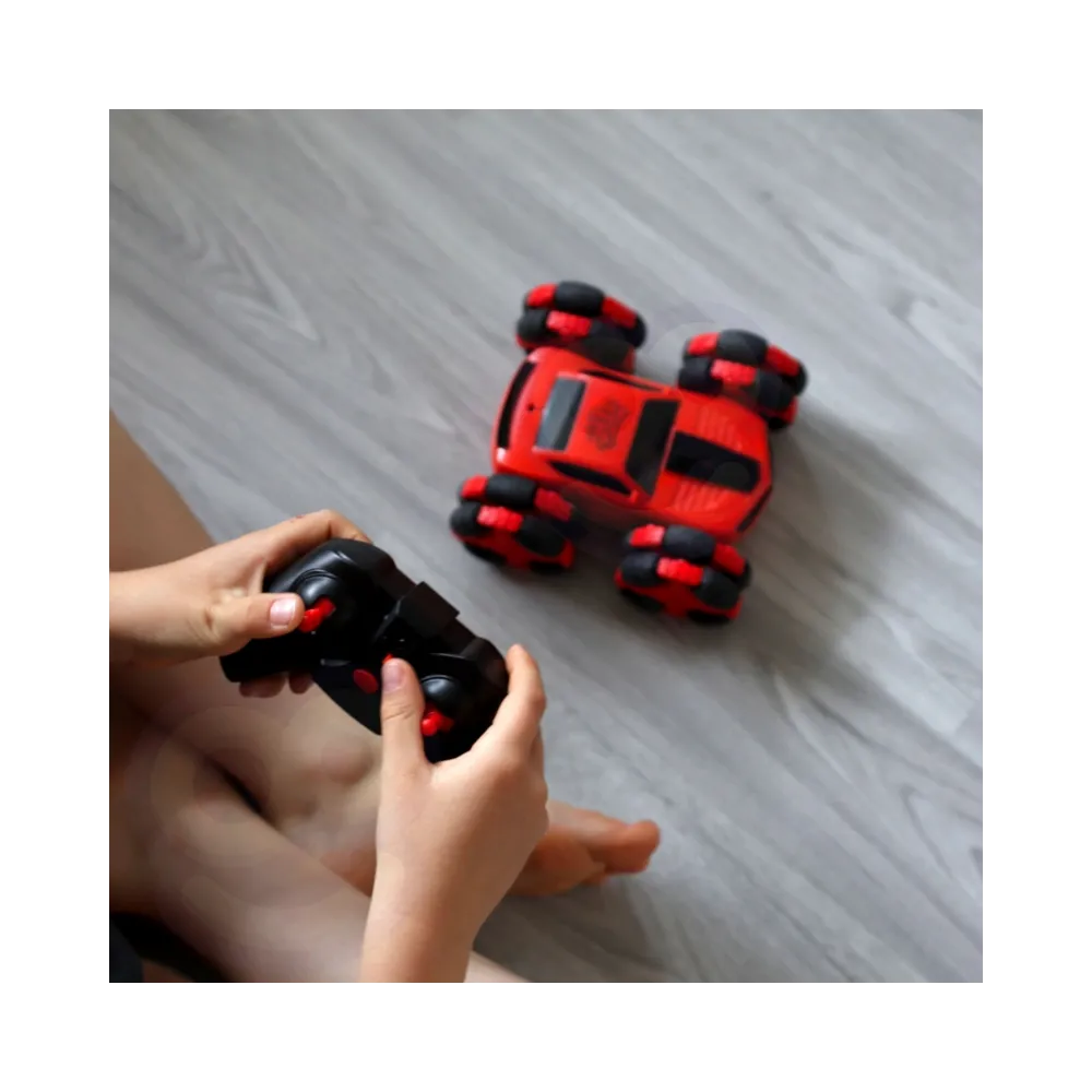 Auto RC wykonujące akrobacje 360 stopni.